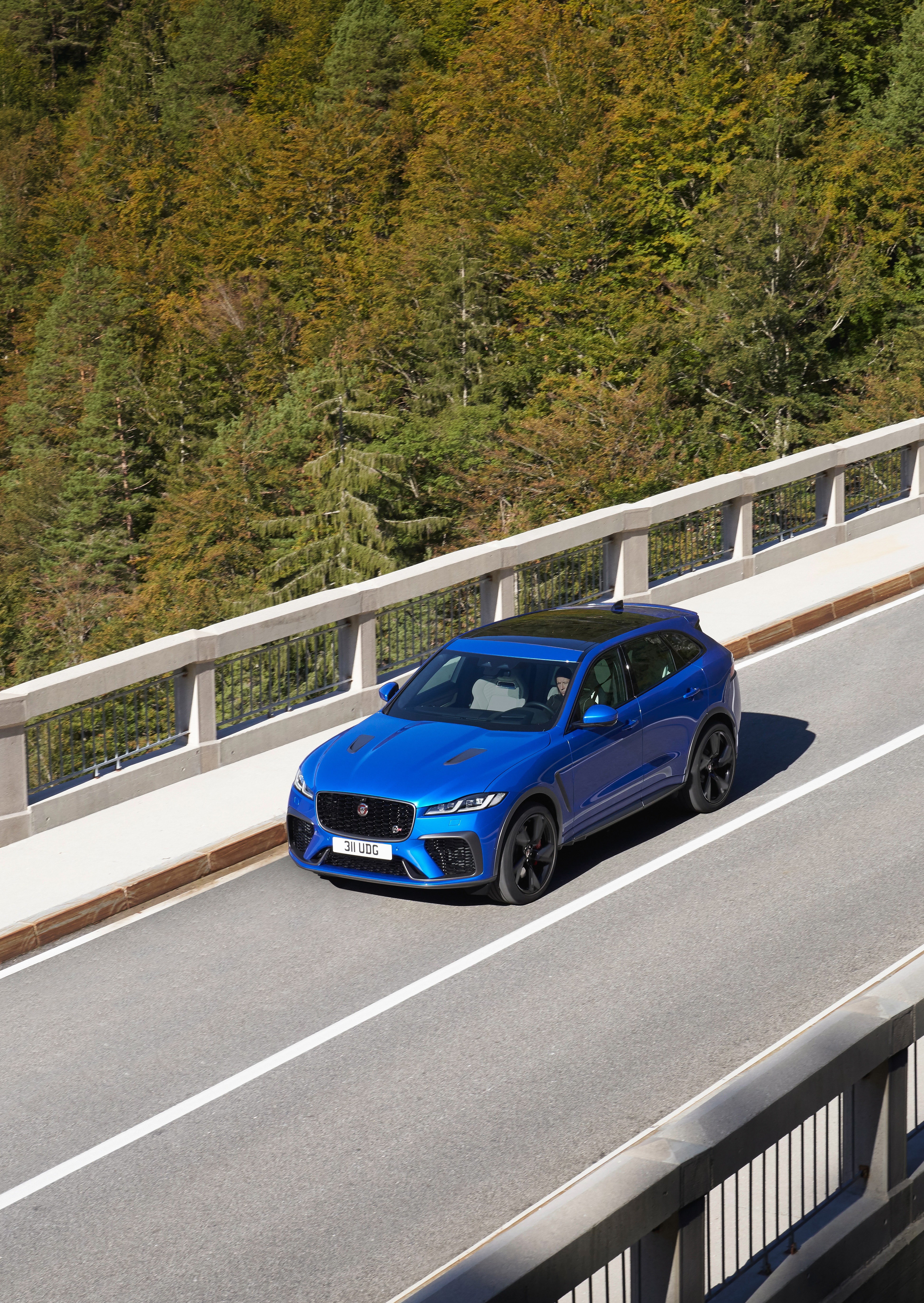 jaguar-f-pace-svr (17)