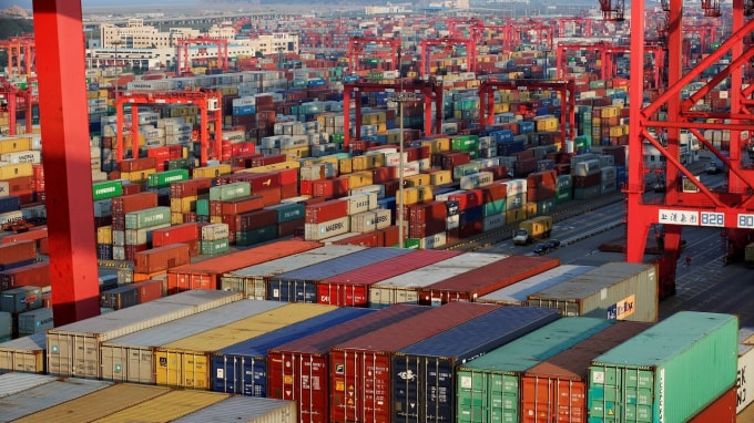 Các thùng container tại Cảng nước sâu Dương Sơn, một phần của Khu Thương mại Tự do Thượng Hải, ở Thượng Hải. Trung Quốc đã tích cực tham gia các cuộc đàm phán thương mại tự do châu Á trong khi chính quyền Trump vắng mặt - Ảnh: Reuters