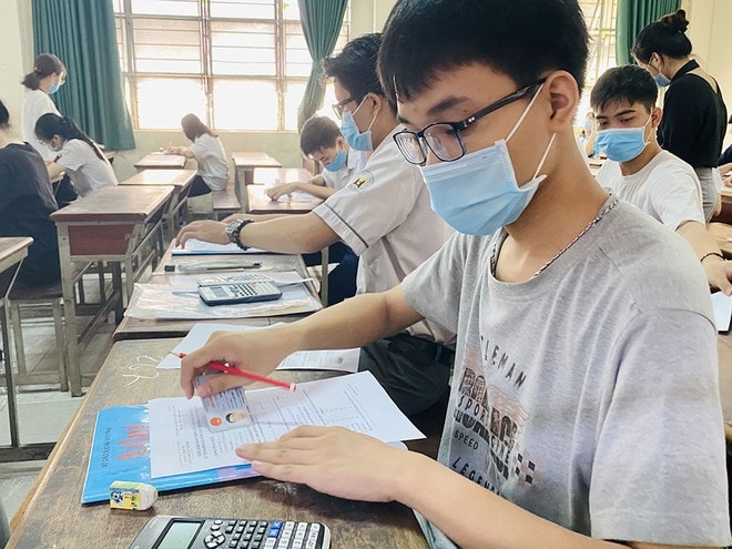 Nhiều chuyên gia giáo dục kiến nghị bỏ điều chỉnh nguyện vọng, thi trên máy tính. Ảnh minh họa.