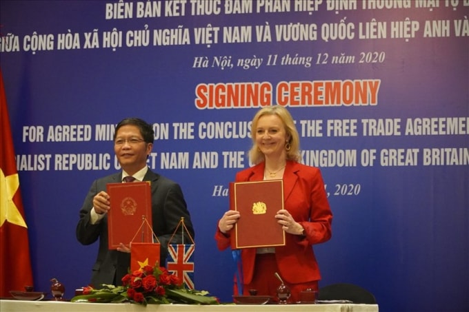 Bộ trưởng 2 nước ký biên bản kết thúc đàm phán Hiệp định Thương mại Tự do Việt Nam - Vương quốc Anh vào ngày 11/12.