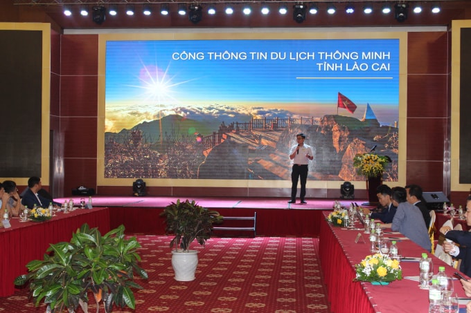 VNPT giới thiệu DLTM tại hội nghị của UBND tỉnh.