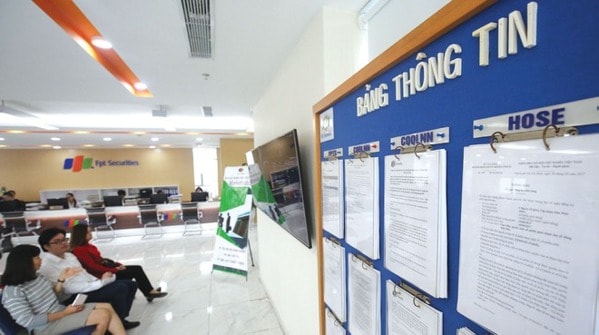 Công ty đại chúng phải công bố thông tin bất thường trong thời hạn 24 giờ. Ảnh minh họa