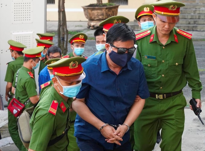 Bị cáo Đinh La Thăng bị dẫn giải tới phiên tòa. Ảnh: Lê Cúc