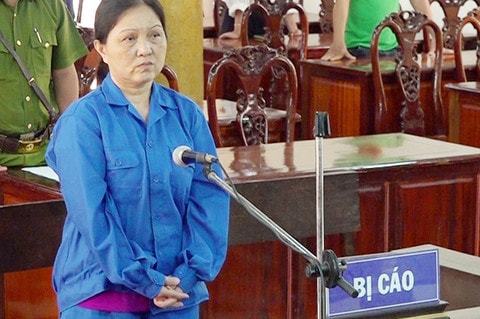 Nữ chủ 'hụi' Lâm Thị Hồng Vân tại tòa. Ảnh: congan.com.vn