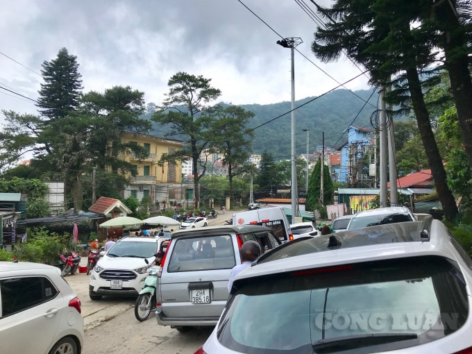 Việc buông lỏng quản lý trong lĩnh vực xây dựng đã và đang khiến khu du lịch Tam Đảo phải chịu nhiều tổn hại, hệ lụy như ô nhiễm môi trường, ùn tắc giao thông nghiêm trọng
