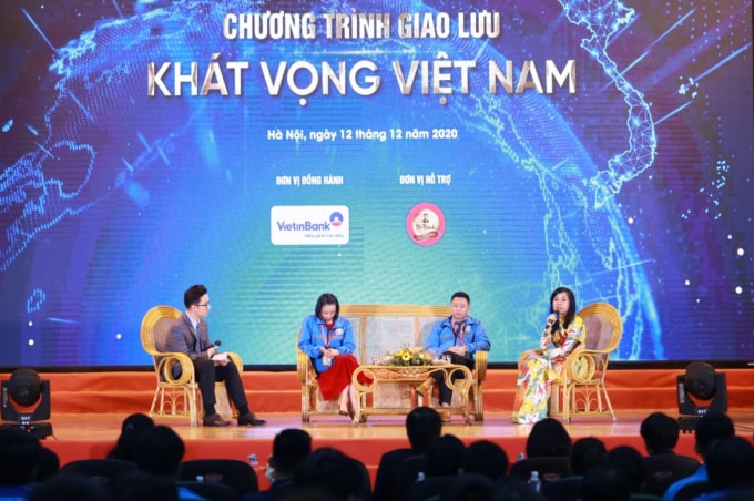 Bà Trần Uyên Phương - Phó Tổng Giám đốc Tập đoàn Tân Hiệp Phát tham gia giao lưu tại chương trình trao giải.