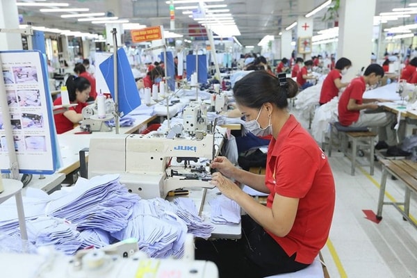 Người lao động đi làm ngày Tết Dương lịch 2021 được hưởng 300% tiền lương, chưa kể tiền lương ngày lễ, tết, ngày nghỉ có hưởng lương. Ảnh minh họa