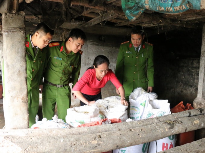Lực lượng Công an kiểm tra cơ sở chế biến mỡ động vật không rõ nguồn gốc