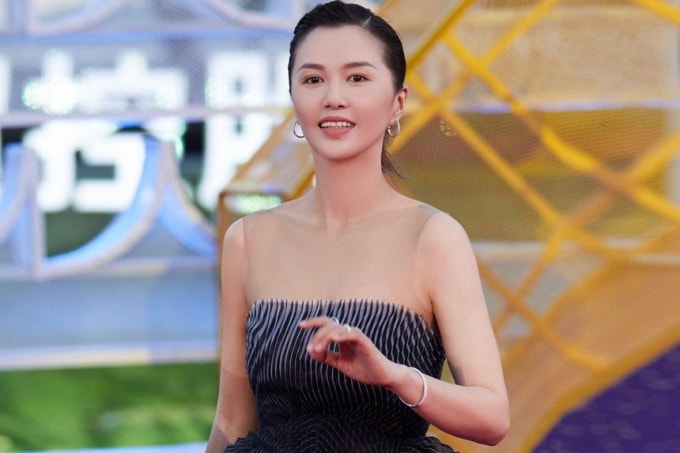 Album mang tên 3811 có chủ đề nữ quyền của Đàm Duy Duy gây chú ý. Ảnh: SCMP.
