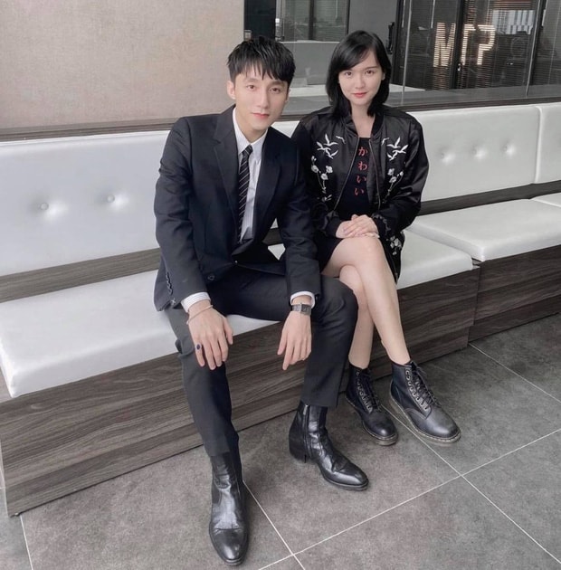 Sơn Tùng M-TP thân thiết chụp hình cùng Hải Tú, nữ diễn viên độc quyền của M-TP Entertainment
