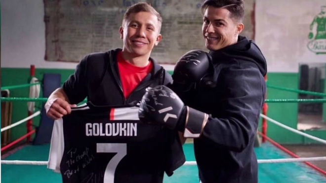 Siêu sao Ronaldo chụp cùng ngôi sao quyền Anh, Gennady Golovkin. Ảnh: vietnamnet.vn