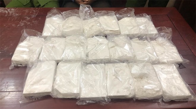 19 bánh heroin bị lực lượng chức năng thu giữ. Ảnh: laodong.vn