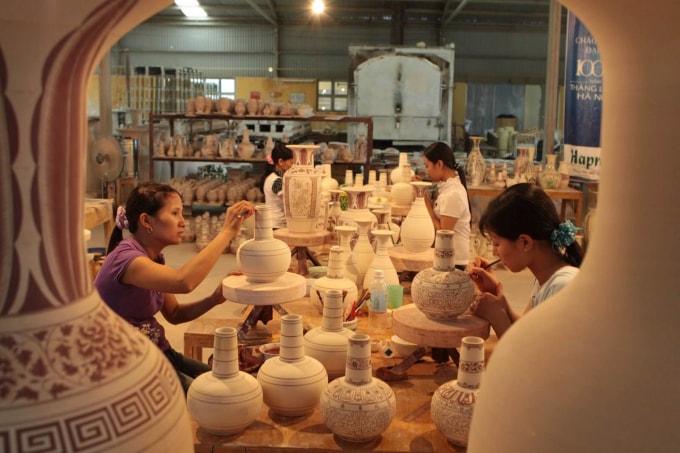 Các làng nghề Việt Nam đang vừa tự xoá đói giảm nghèo, vừa tạo ra tỷ USD.