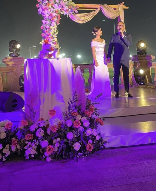 Thu Hoài và ông xã trong tiệc cưới tại sân golf hôm 25/11.