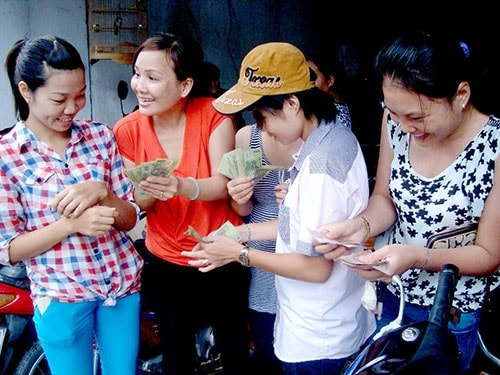 Nếu đi làm vào dịp Tết Dương lịch 2021, người lao động có thể nhận được tối thiểu 400% tiền lương ngày làm việc bình thường. Ảnh minh họa.
