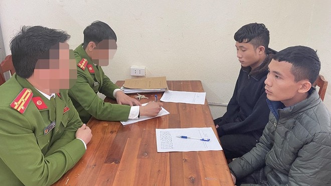 Hai nghi phạm bị bắt giữ tại cơ quan Công an. Ảnh: thanhnien.vn