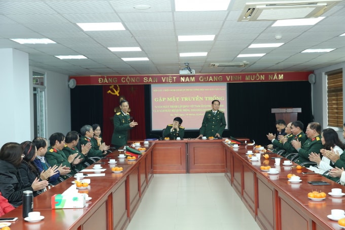 Nhà báo Nguyễn Ngọc Niên - nguyên Tổng biên tập báo Nhà báo & Công luận là chủ biên cuốn sách “Việt Nam - Cuộc chiến sinh tử chống Covid-19”. Ảnh: Sơn Hải