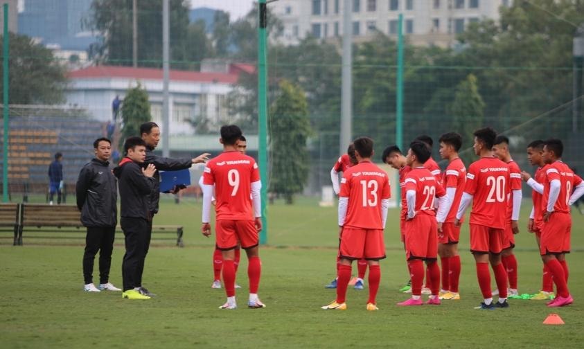 Trợ lý Kim Han Yoon chỉ đạo U22 Việt Nam. Ảnh: thethao247.vn