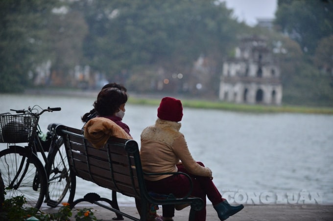 Khu vực Hà Nội: Đêm không mưa, ngày nắng; trời rét đậm với nhiệt độ thấp nhất phổ biến 9-11 độ. (Ảnh: Quang Hùng)