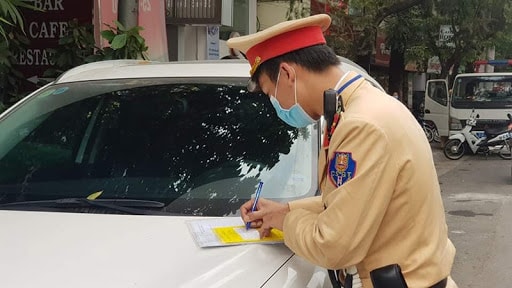 Cảnh sát giao thông Hà Nội xử 