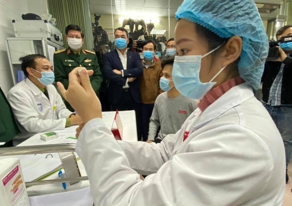 Thủ tướng Nguyễn Xuân Phúc yêu cầu tạo điều kiện tối đa cho nghiên cứu vaccine COVID-19 trong nước