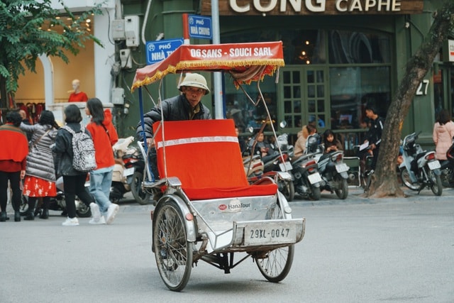 Những chiếc xích lô vắng khách nước ngoài trong dịp Noel cận kề.