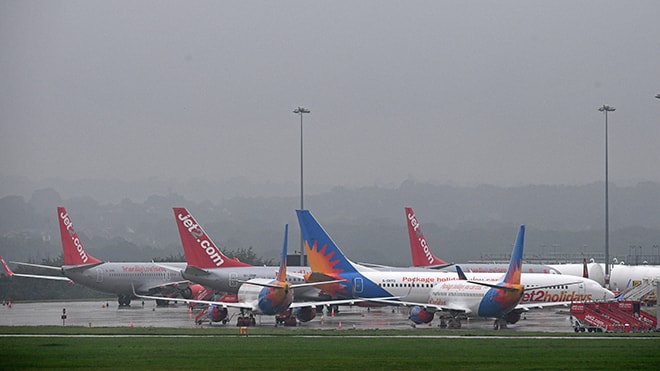 Máy bay đỗ tại sân bay Leeds Bradford, Anh ngày 16/8/2020. Ảnh: AFP/TTXVN