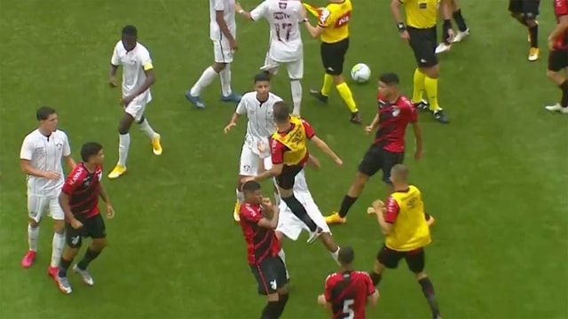 Đánh nhau ở trận chung kết U17 Brazil, 9 cầu thủ bị tước quyền thi đấu. Ảnh: internet