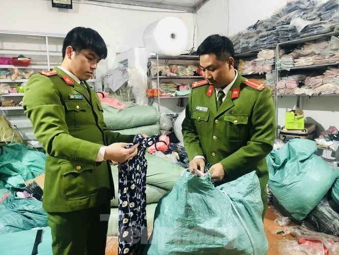 Công an kiểm tra thì phát hiện số hàng hóa trong