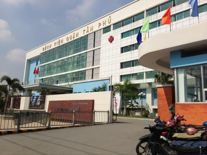 Hình ảnh bệnh viện quận Tân Phú - Nơi điều trị ban đầu cho bé K. Ảnh: baogiaothong.vn
