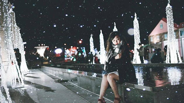 Với không khí lạnh, những hàng thông và kiến trúc của nhà thờ cổ kính tại đây. Đà Lạt là nơi hoàn hảo để bạn tận hưởng một đêm Noel trọn vẹn, đầy ý nghĩa. Ảnh minh họa