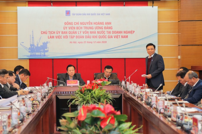 Tổng Giám đốc Lê Mạnh Hùng báo cáo tại buổi làm việc.