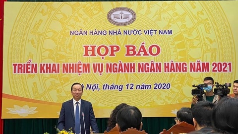 Phó Thống đốc NHNN Đào Minh Tú thông tin tại họp báo.