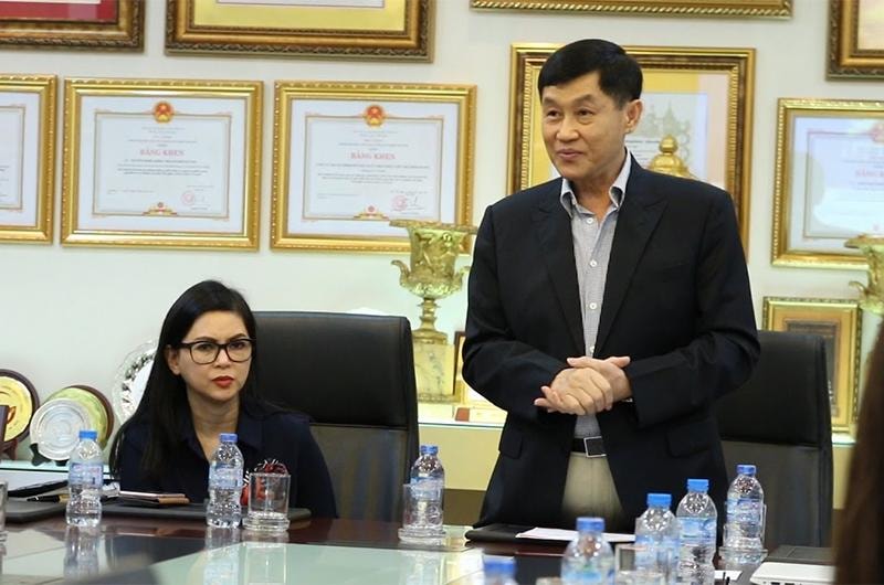 'Đế chế' hàng hiệu của ông Johnathan Hạnh Nguyễn kinh doanh thế nào? 