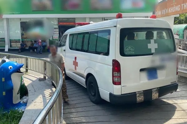 Bệnh nhi được đưa tới Bệnh viện Nhi đồng 2 TP. HCM cấp cứu. Ảnh: 2sao.vn