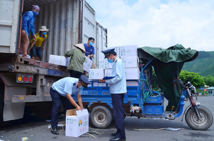 Bộ GTVT yêu cầu các đơn vị tăng cường kiểm tra, xử lý nghiêm hành vi lợi dụng phương tiện vận tải để vận chuyển hàng lậu dịp cuối năm. Ảnh minh họa