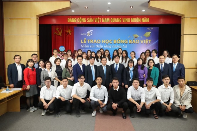 Học bổng Bảo Việt - Niềm tin thắp sáng tương lai được trao cho sinh viên ĐHKTQD năm thứ 6 liên tiếp.