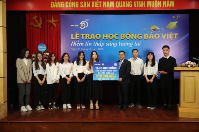 Tính đến nay, học bổng Bảo Việt - Niềm tin thắp sáng tương lai trao gần 5 tỷ đồng cho sinh viên ĐHKTQD.