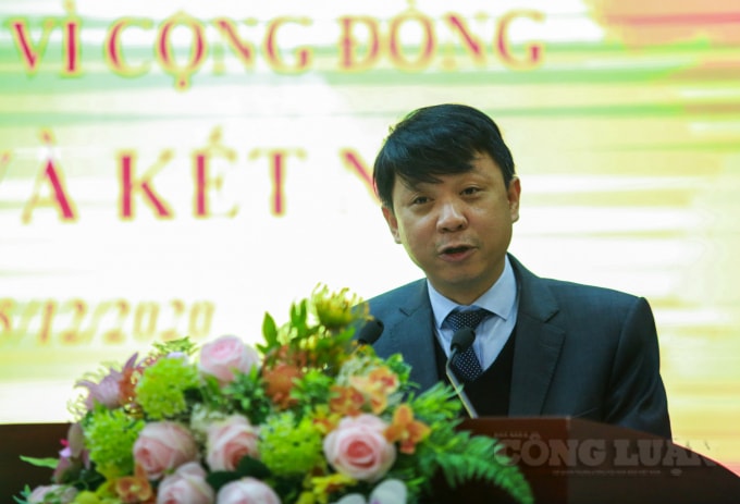 Đồng chí PGS, TS. Nguyễn Ngọc Hà – Phó TBT Tạp chí Cộng sản phát biểu tại buổi hội thảo.