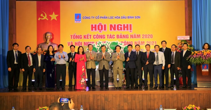 Lãnh đạo tỉnh Quảng Ngãi và Tập đoàn Dầu khí Việt Nam chúc mừng BSR một năm vượt khủng hoảng thành công