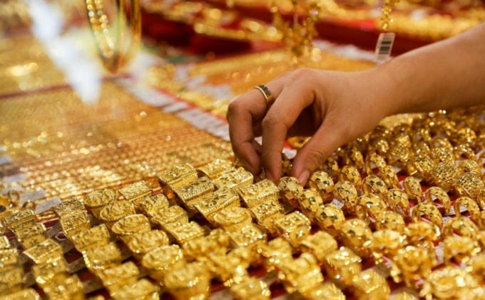Vàng trong nước giảm mạnh, vẫn cao so với giá thế giới gần 3 triệu đồng mỗi lượng. Ảnh minh họa