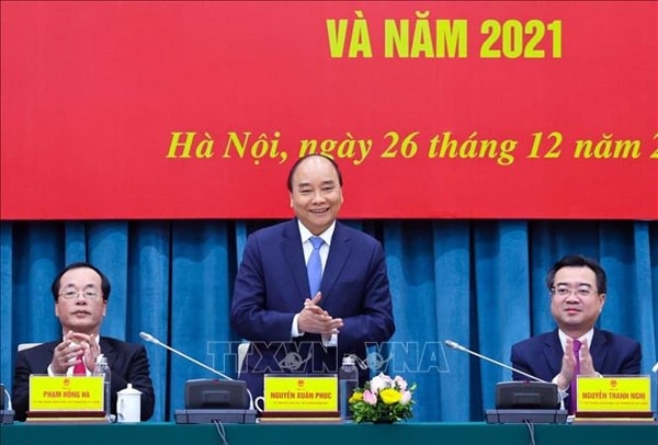 Thủ tướng Nguyễn Xuân Phúc và lãnh đạo Bộ Xây dựng chủ trì hội nghị. Ảnh: TTXVN