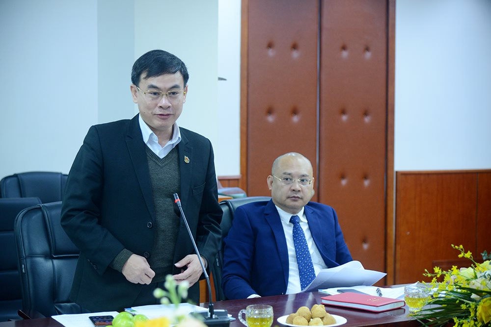 Nhà báo Phạm Trường Sơn, đại diện cho Ban Công tác Hội Nhà báo Việt Nam trao đổi tại Đại hội Chi hội Nhà báo Báo TN&MT lần thứ IV, nhiệm kỳ 2021-2023. Ảnh: baotainguyenmoitruong