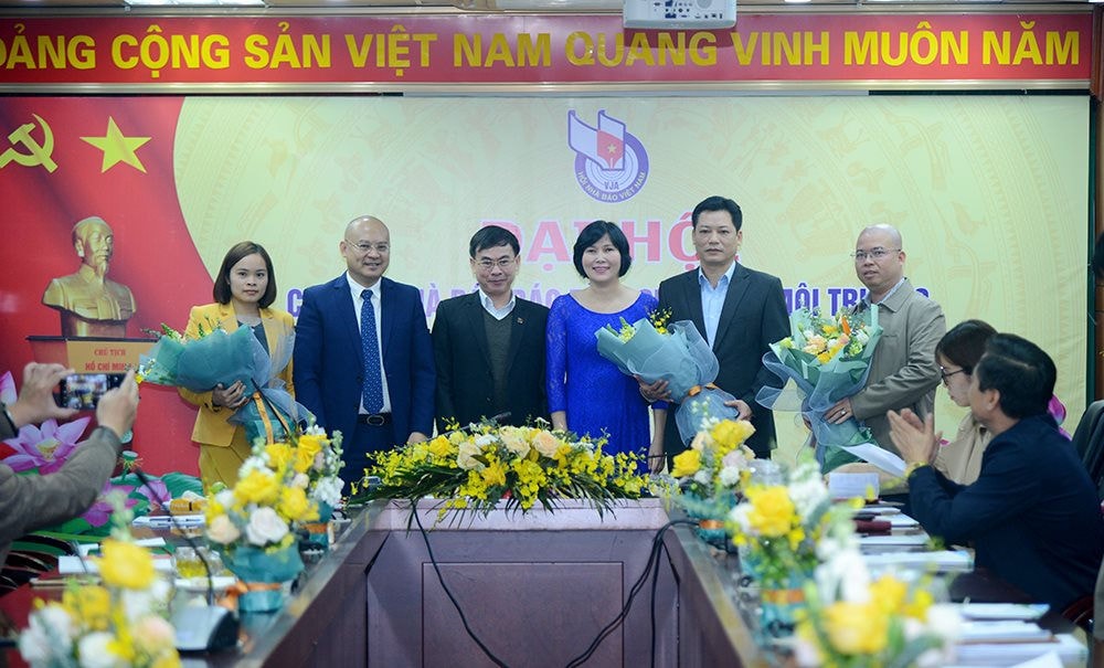 Ban Thư ký Chi hội Nhà báo Báo TN&MT nhiệm kỳ 2021 - 2023 ra mắt Đại hội. Ảnh: baotainguyenmoitruong