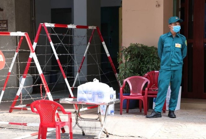 TPHCM phong tỏ, cách ly chung cư Sư Vạn Hạnh (Quận 5, TPHCM). Ảnh Ngô Bình
