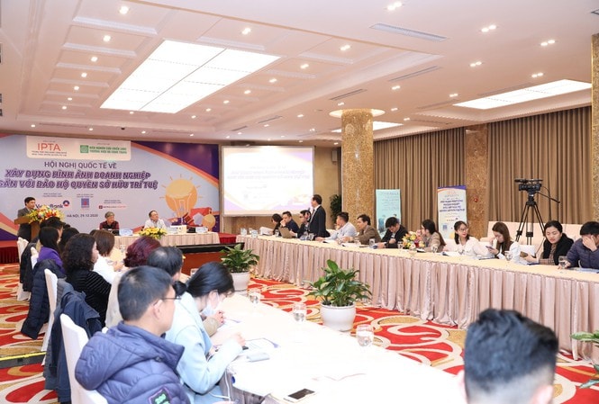 Các đại biểu tham dự và chia sẻ tại hội nghị. Ảnh: Báo Tiền Phong