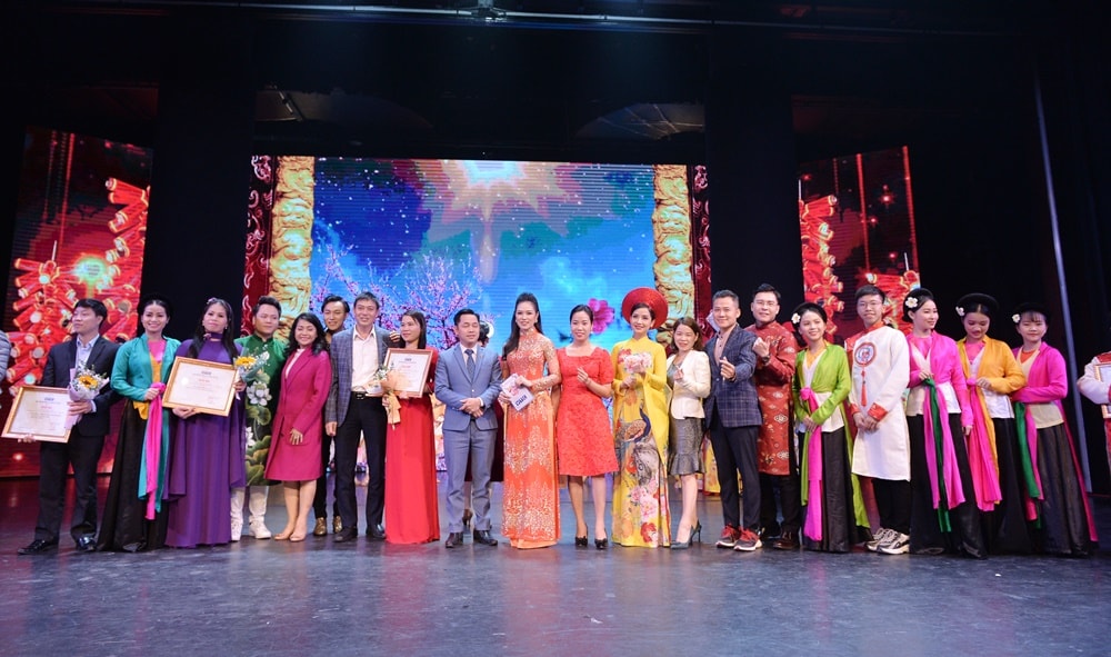 Chương trình nghệ thuật “Ơn nghĩa sinh thành” đã mang lại nhiều cảm xúc sâu lắng cho khán giả.