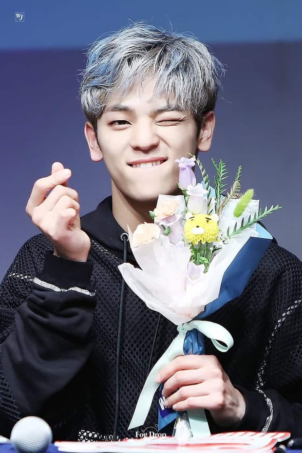 Woojin dính vào lùm xùm quấy rối tình dục và phải rời nhóm sớm.