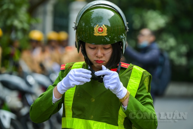 Trong ngày ra quân 2 chuyên đề trên, lực lượng công an TP. Hà Nội đã lập 4 đoàn diễn hành trên nhiều tuyến phố, tuyên truyền lưu đông, nhằm nâng cao nhận thức cho người dân về CCCD có gắn chip.