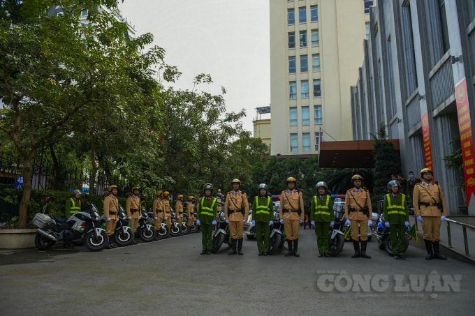 Cũng vào sáng 31/12, CATP đã mở đợt cao điểm phòng ngừa, ngăn chặn, đấu tranh với các hành vi nghiên cứu, chế tạo, sản xuất, mua bán, vận chuyển, tàng trữ và sử dụng pháo trái phép trong dịp Tết Dương lịch và Tết Nguyên đán Tân Sửu 2021. Chỉ huy 30 công an quận, huyện đã cùng ký cam kết thi đua trong đó nhấn mạnh, nếu địa phương nào để xảy ra tình trạng nổ pháo trong dịp Tết Dương lịch và Tết Nguyên đán, người đứng đầu công an địa phương đó sẽ phải chịu trách nhiệm.